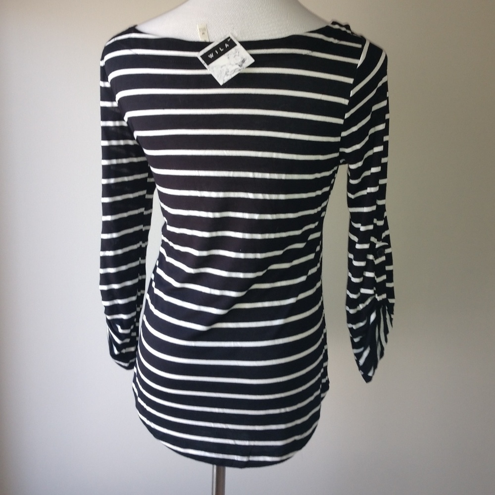 🎉HP🎉 Stripped 3/4 length sleeve top - Picture 3 of 8